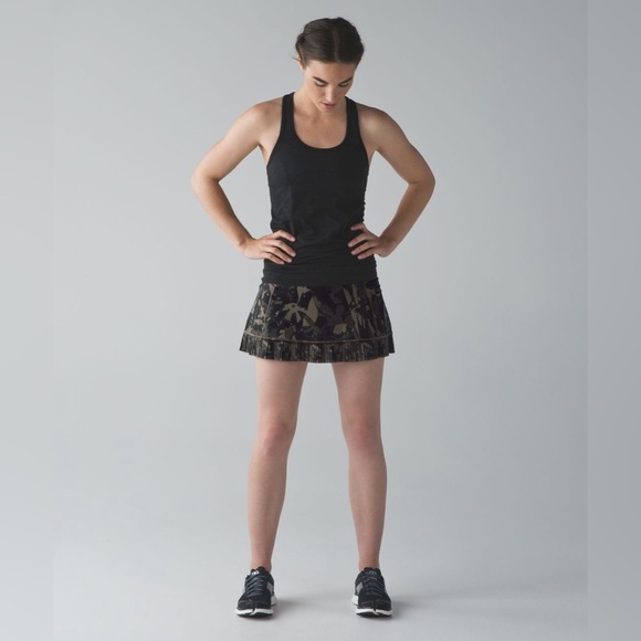 Lululemon City Sky Run By Skirt~ size 8
Pop Cut Fatigue Green Black / Black - Picture 3 of 9